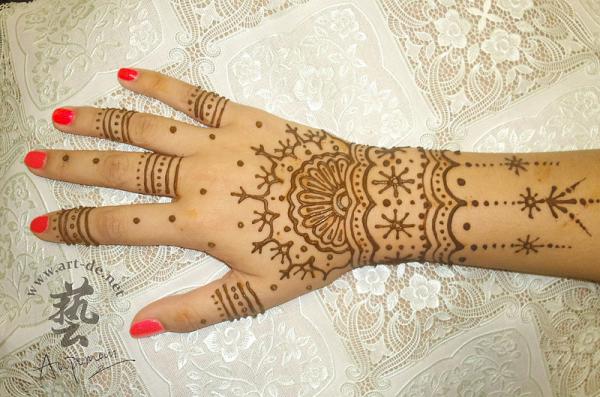 50 Intricate Henna Tattoo Designs