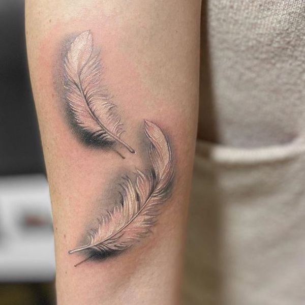 50 Beautiful Feather Tattoo Designs