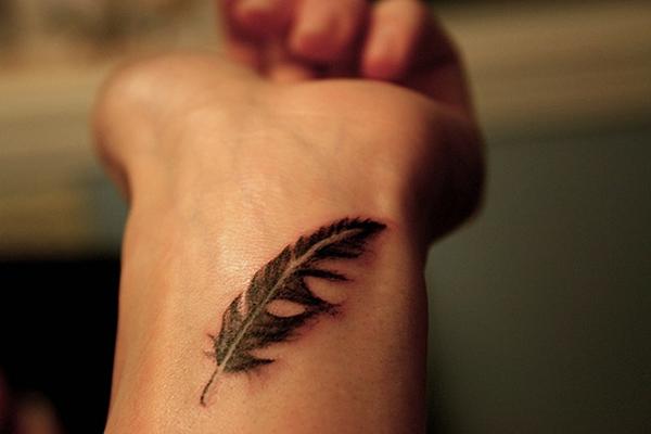 50 Beautiful Feather Tattoo Designs