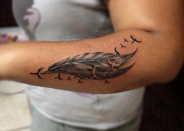 50 Beautiful Feather Tattoo Designs