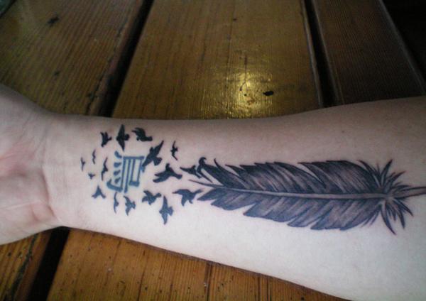 50 Beautiful Feather Tattoo Designs