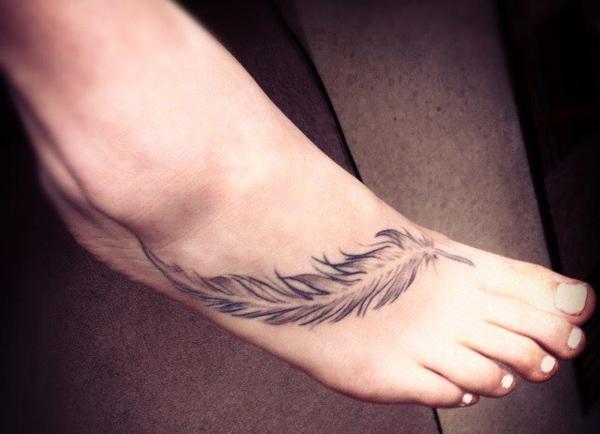 50 Beautiful Feather Tattoo Designs