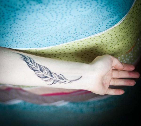 50 Beautiful Feather Tattoo Designs