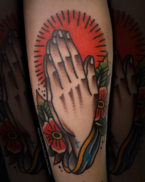 50 Awesome Praying Hands Tattoos
