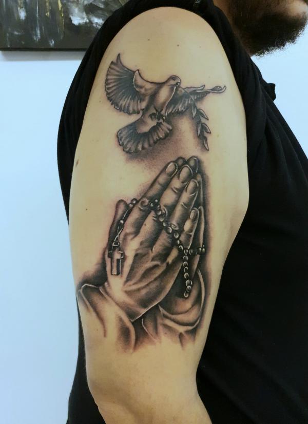 50 Awesome Praying Hands Tattoos