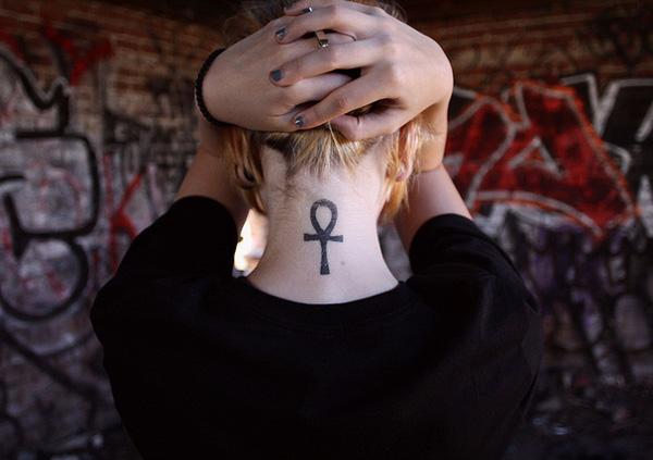 60 Creative and Bold Neck Tattoos