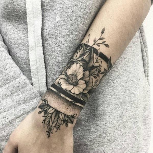 50 Eye-Catching Wrist Tattoo Ideas