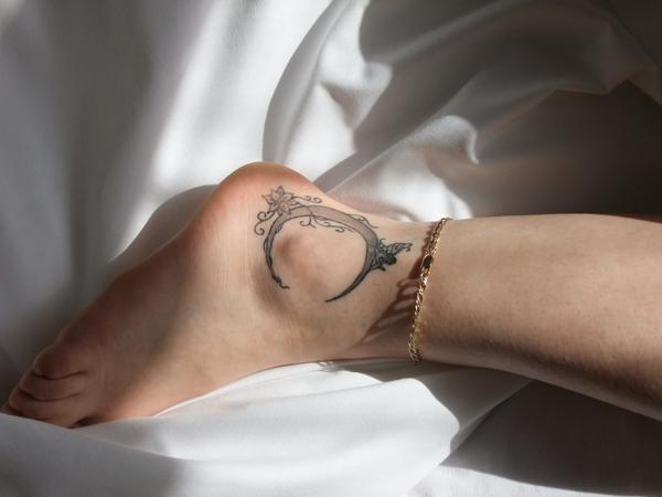 50 Examples of Moon Tattoos