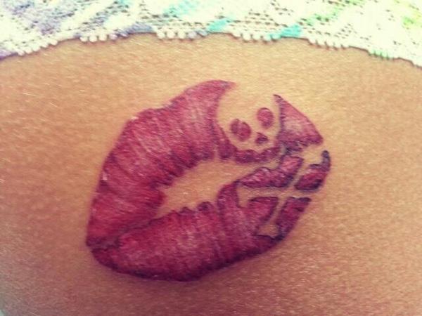 30+ Incredible Lip Tattoos