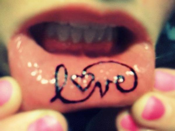 30+ Incredible Lip Tattoos