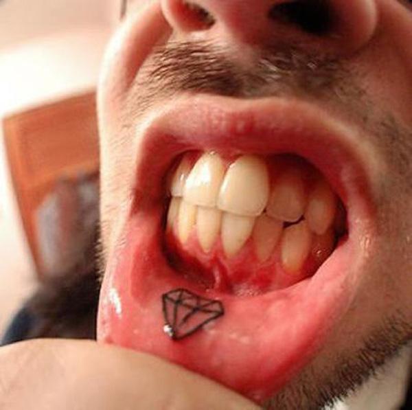 30+ Incredible Lip Tattoos