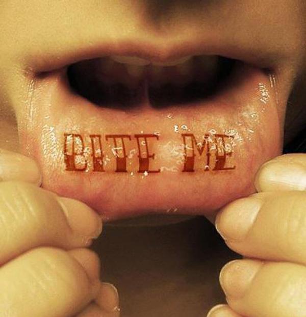 30+ Incredible Lip Tattoos