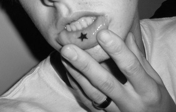 30+ Incredible Lip Tattoos