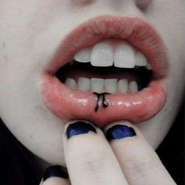30+ Incredible Lip Tattoos