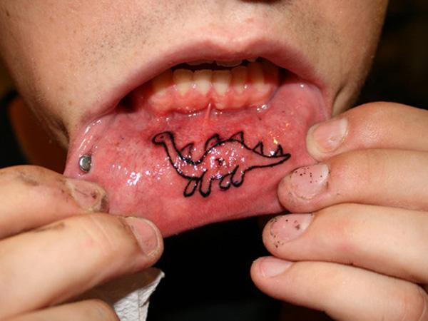 30+ Incredible Lip Tattoos