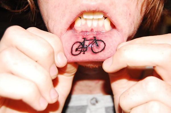30+ Incredible Lip Tattoos