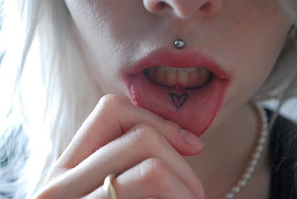 30+ Incredible Lip Tattoos