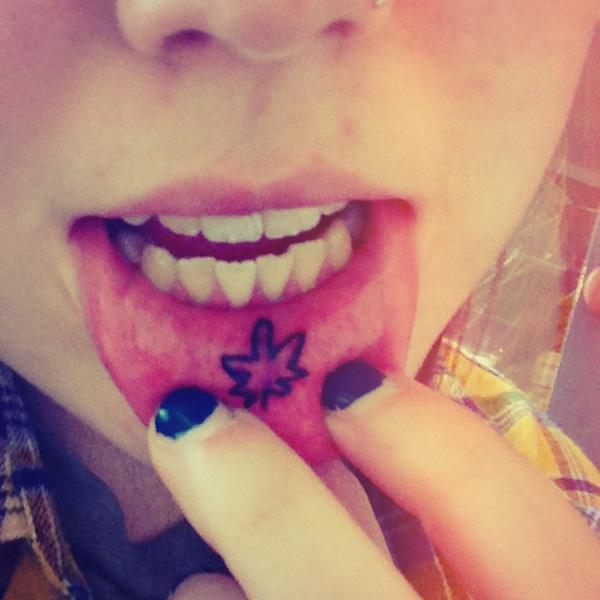 30+ Incredible Lip Tattoos