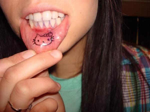 30+ Incredible Lip Tattoos
