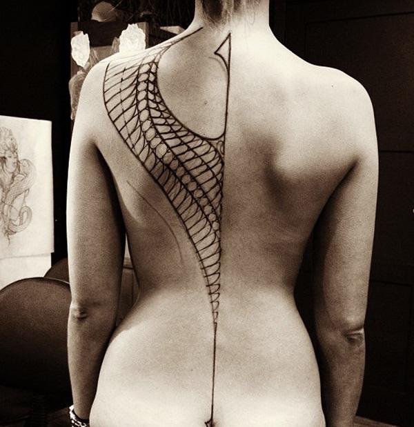 40+ Spine Tattoo Ideas for Women