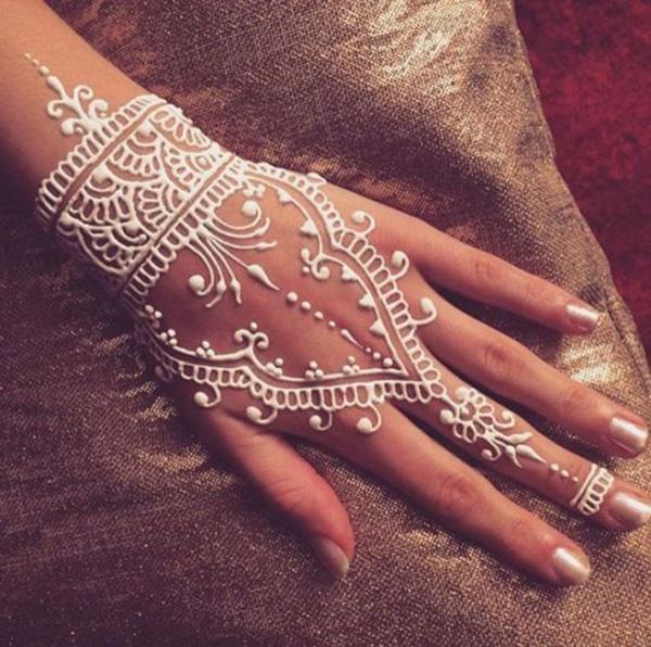 25 Amazing White Henna Designs