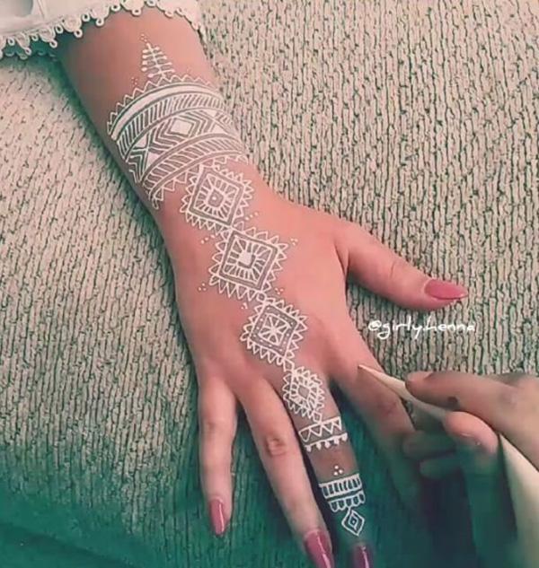 25 Amazing White Henna Designs