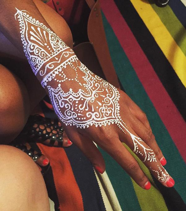 25 Amazing White Henna Designs