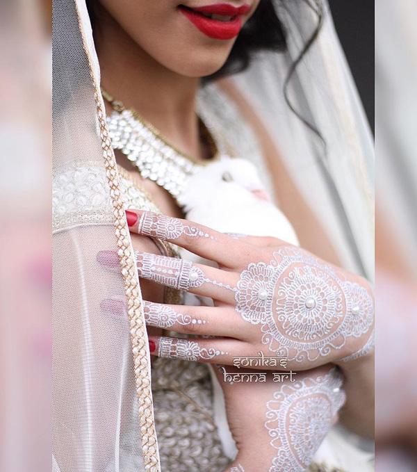 25 Amazing White Henna Designs