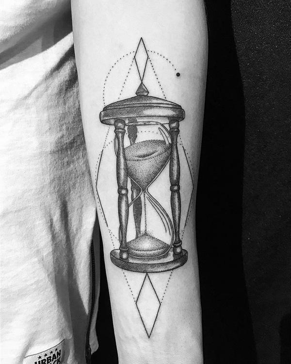 60 Hourglass Tattoo Ideas