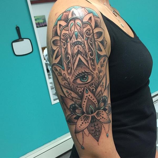 35 Unbelievable Hamsa Tattoo Ideas