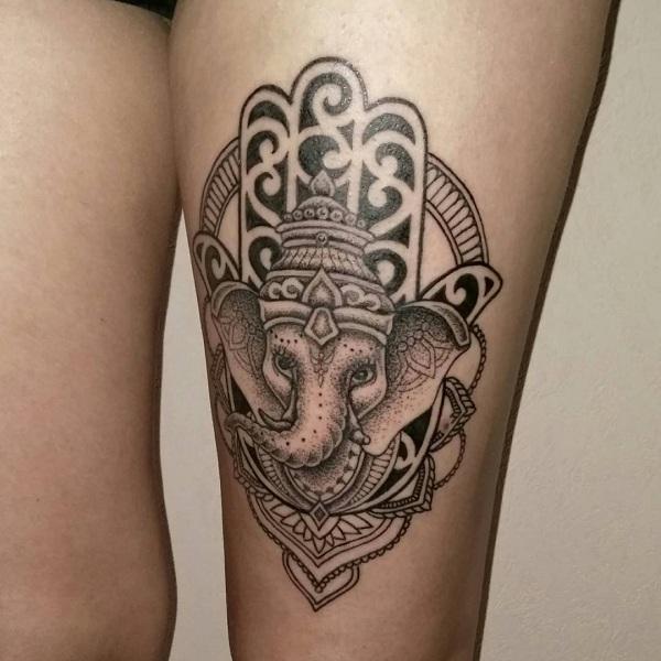 35 Unbelievable Hamsa Tattoo Ideas