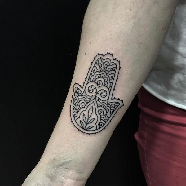 35 Unbelievable Hamsa Tattoo Ideas