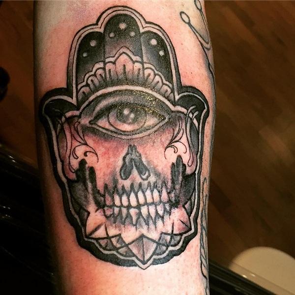 35 Unbelievable Hamsa Tattoo Ideas