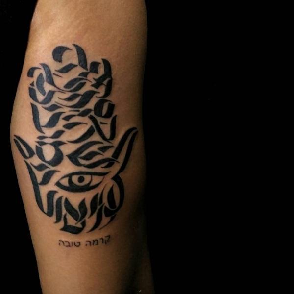 35 Unbelievable Hamsa Tattoo Ideas
