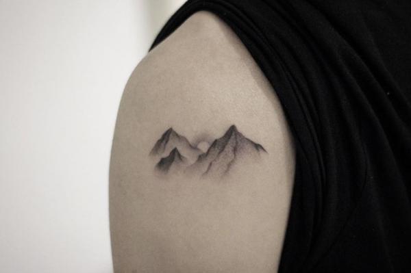 Small and Simple: The Beauty of Minimalist Tattoos