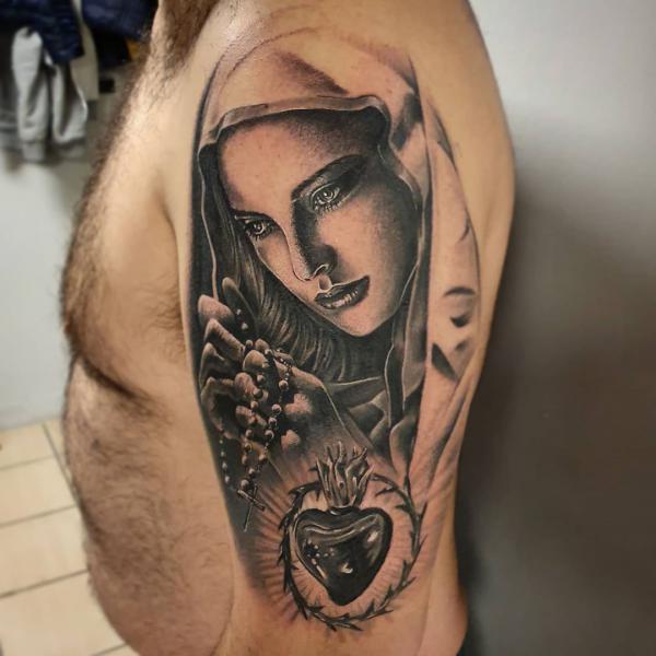 60 Sacred Heart Tattoos: A Symbolism of Love and Devotion