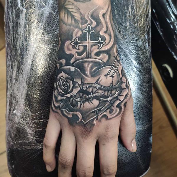 60 Sacred Heart Tattoos: A Symbolism of Love and Devotion