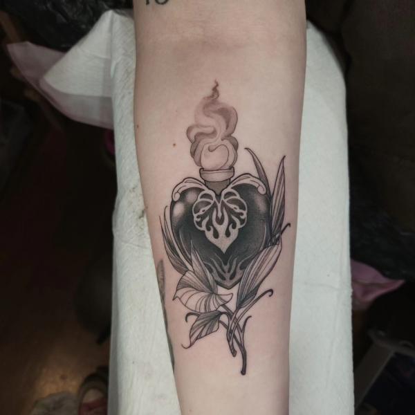 60 Sacred Heart Tattoos: A Symbolism of Love and Devotion