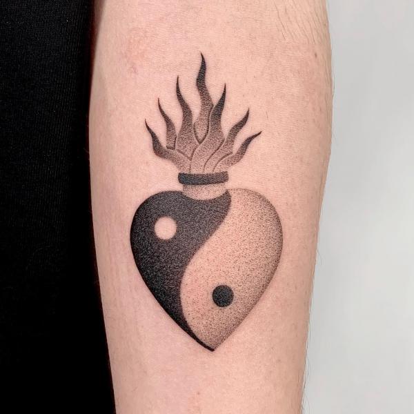 60 Sacred Heart Tattoos: A Symbolism of Love and Devotion