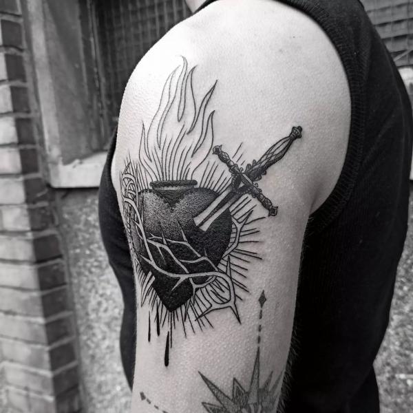60 Sacred Heart Tattoos: A Symbolism of Love and Devotion