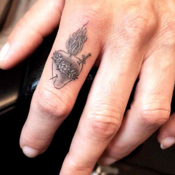 60 Sacred Heart Tattoos: A Symbolism of Love and Devotion