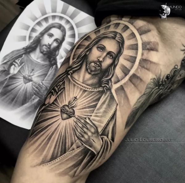 60 Sacred Heart Tattoos: A Symbolism of Love and Devotion