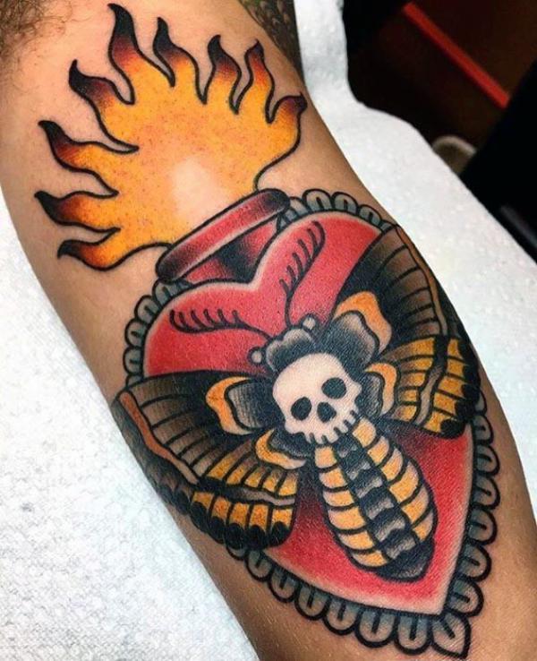 60 Sacred Heart Tattoos: A Symbolism of Love and Devotion