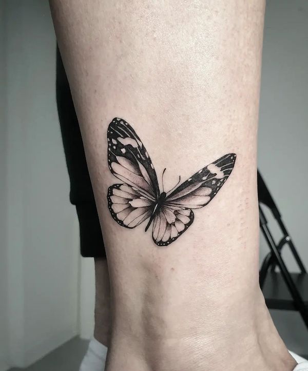 Monarch Butterfly Tattoos – Symbolism and Creativity