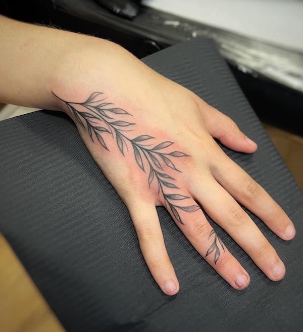 150 Hand Tattoos: Ideas and Meanings