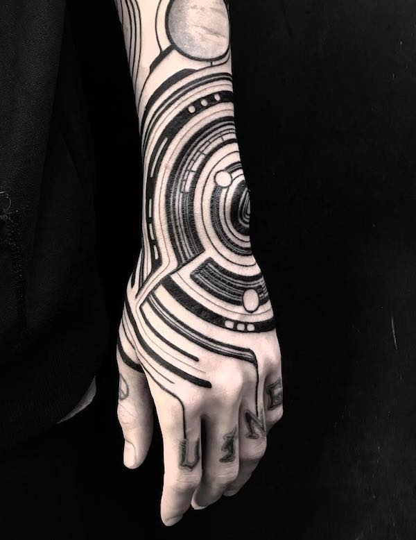 150 Hand Tattoos: Ideas and Meanings