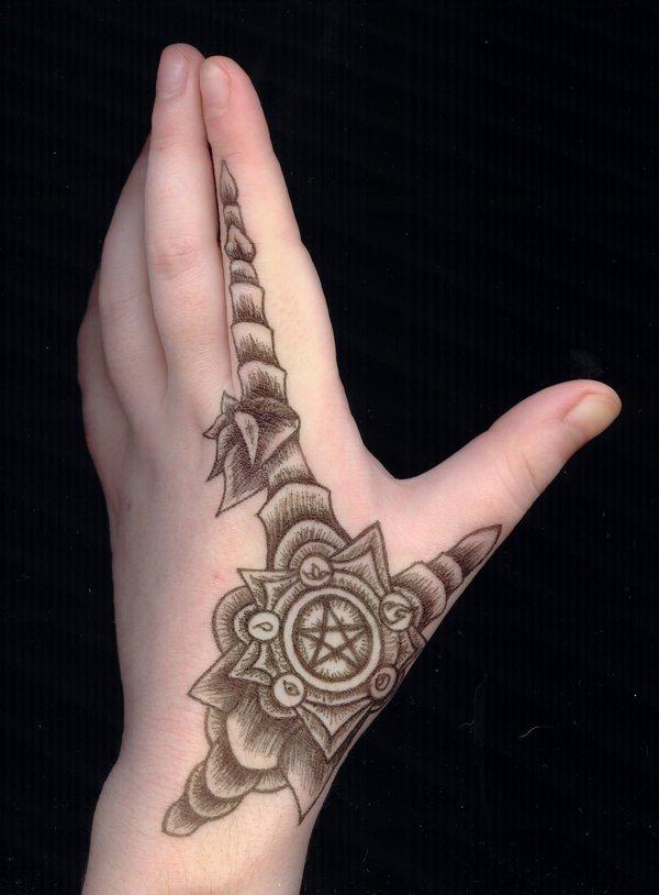 150 Hand Tattoos: Ideas and Meanings