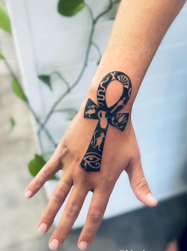 150 Hand Tattoos: Ideas and Meanings