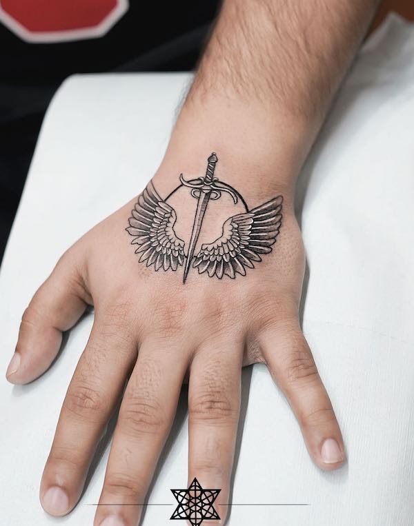 150 Hand Tattoos: Ideas and Meanings