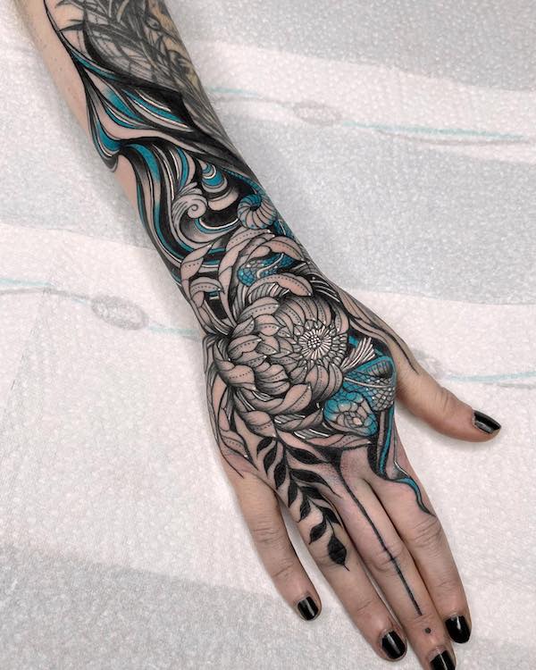 150 Hand Tattoos: Ideas and Meanings